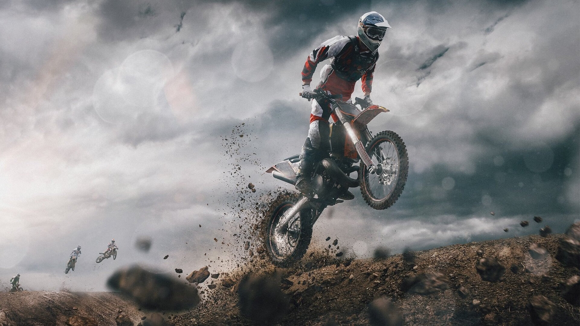 全锦赛次回合对决在即！俄克拉荷马城雷霆演练定位球，武汉三镇密集防守应对